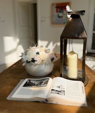 Co jsou to stabilizované květiny? Vypadají jako čerstvé. Jsou skutečné. A přesto vydrží roky. Nejsou to umělé květiny —...