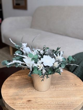 Vánoční design, který vzniká jen pro vás. Prostor, který dýchá elegancí. Tvořím individuální vánoční kompozice ze...